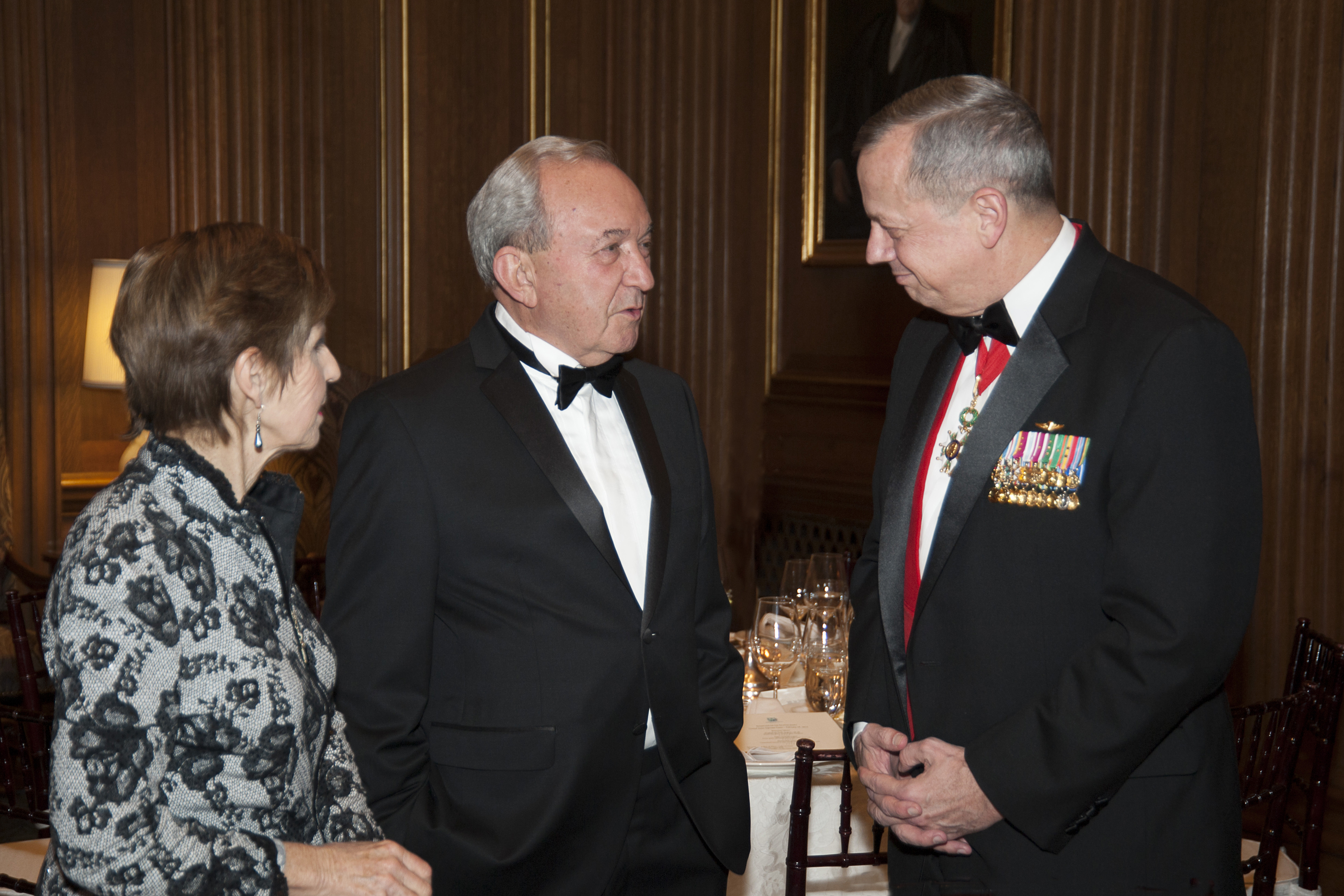 Guests in conversation at the Supreme Court dinner